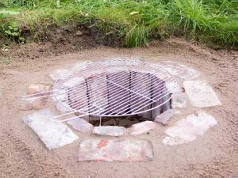 feuer-im-garten Sand in die Zwischenräume kehren