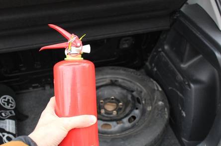 Feuerlöscher im Auto soll Pflicht werden 