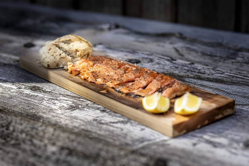 flammlachsbrett mit fisch