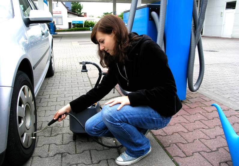 Reifendruckprüfer im Test & Vergleich 2 klare Sieger! heimwerker.de