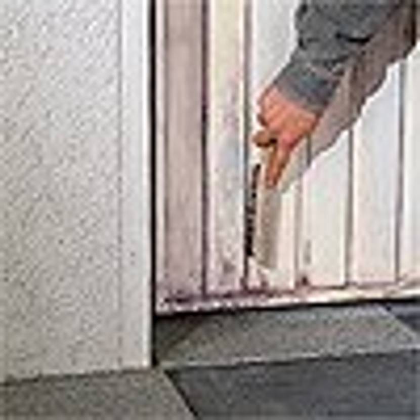 Entfernen sie groben Schmutz und Rost