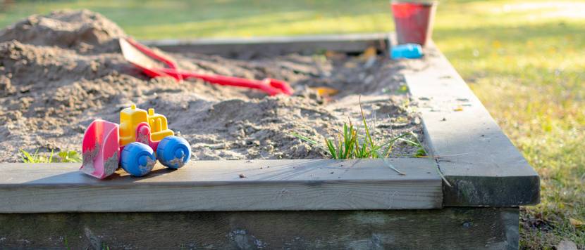 garten-fuer-kinder-gestalten-sandkasten-bauen