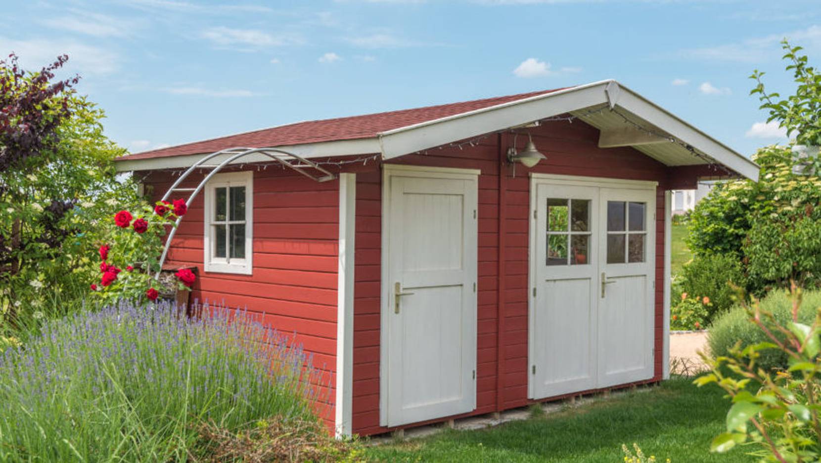 Gartenhaus streichen Welche Farbe, welcher Pinsel und die wichtigsten