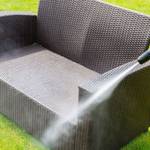 Gartenmöbel aus Kunststoff reinigen