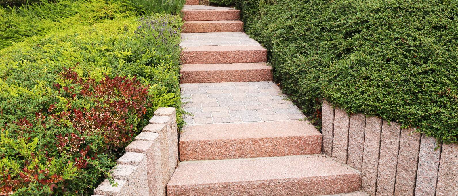 Gartenplanung bei Hanglage 5 Praktische Tipps und Ideen