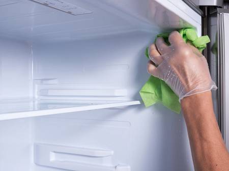 Wie taut man einen Gefrierschrank und Kühlschrank ab?