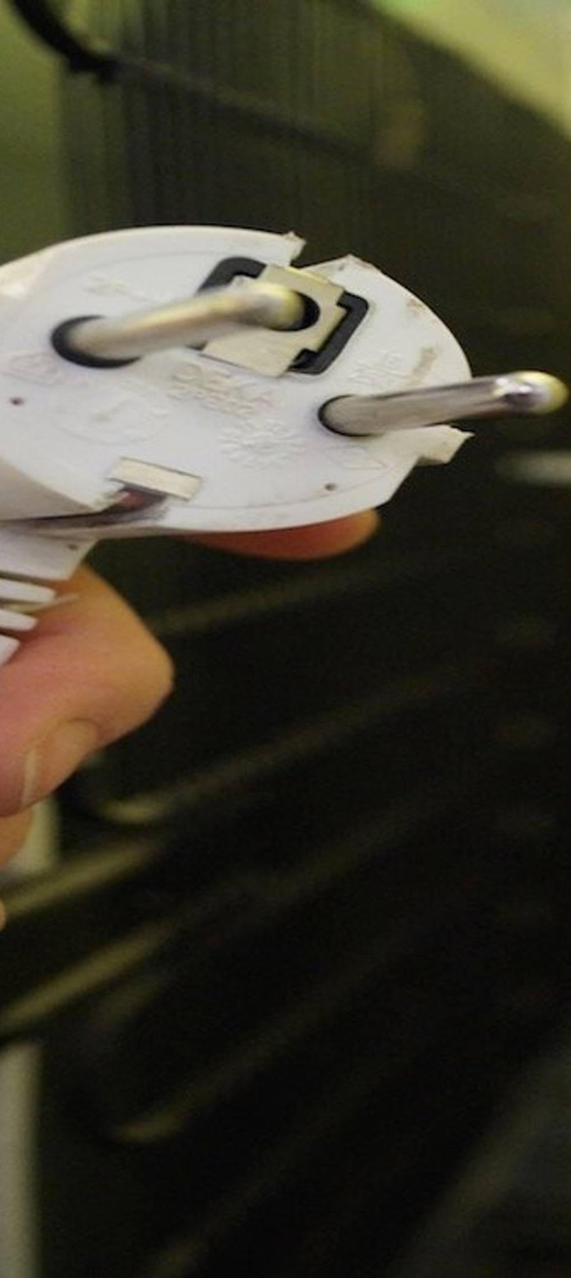 Gefrierschrank abtauen: Stecker ziehen oder wenn möglich ausschalten