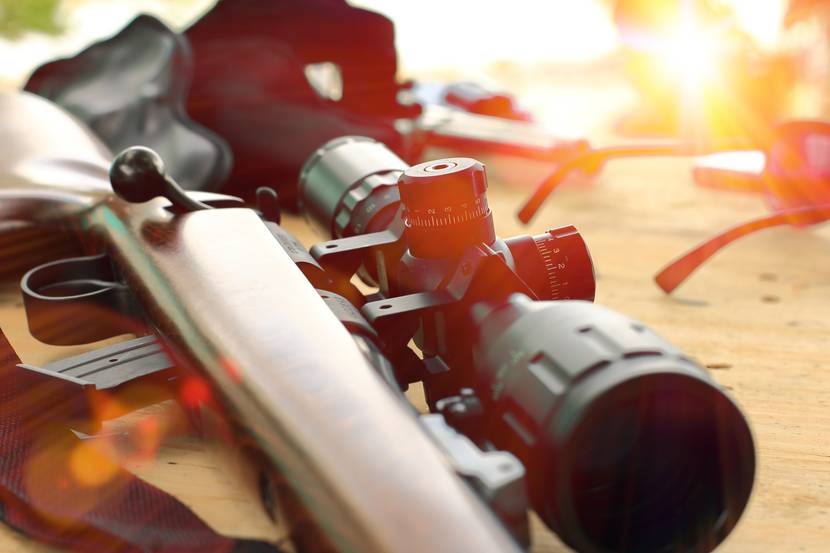 gewehr mit zielfernrohr