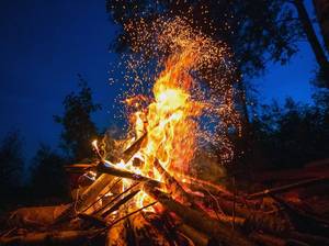 grillen-gesund-lagerfeuer