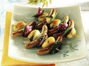 grillwurst-rostbratwuerstchen-spiess