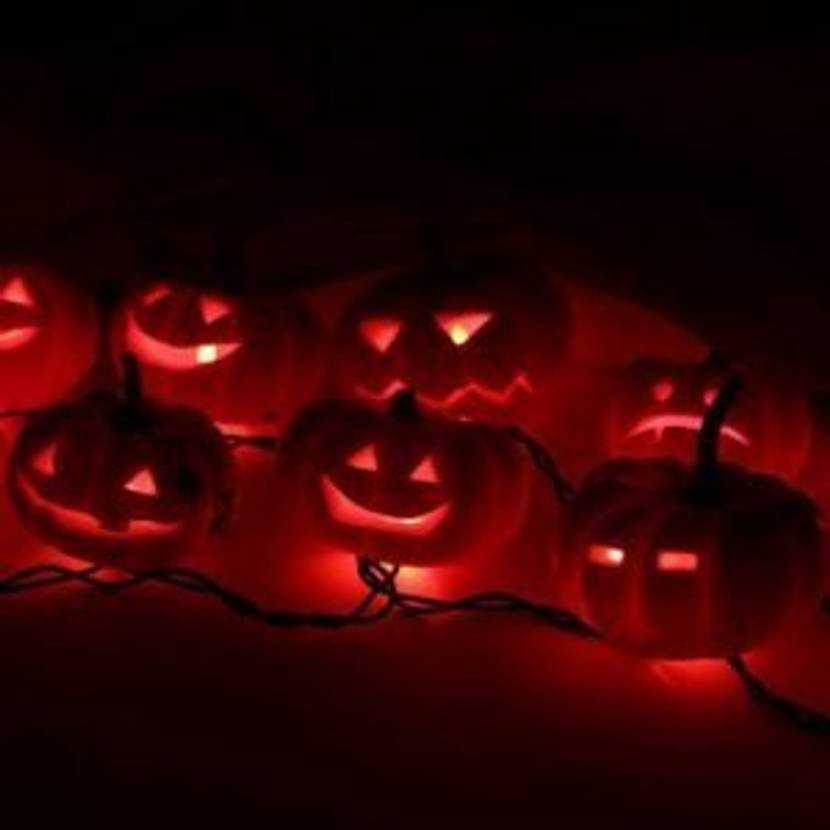 Halloween-Lichterkette mit Kürbissen