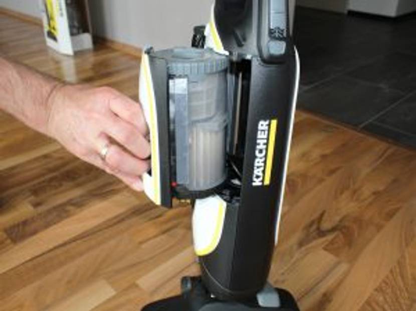 handstaubsauger-test-kaercher-test-behälter