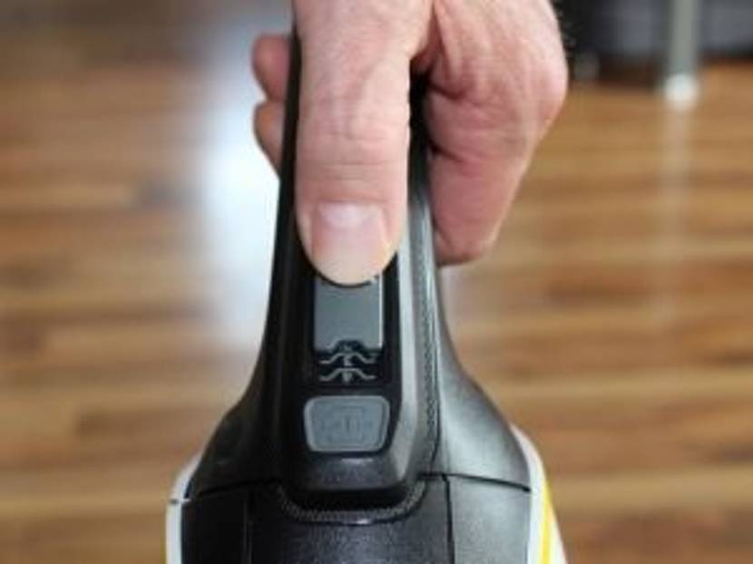 handstaubsauger-test-kaercher-test-schalter