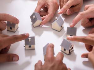 finger beruehren miniatur haeuser