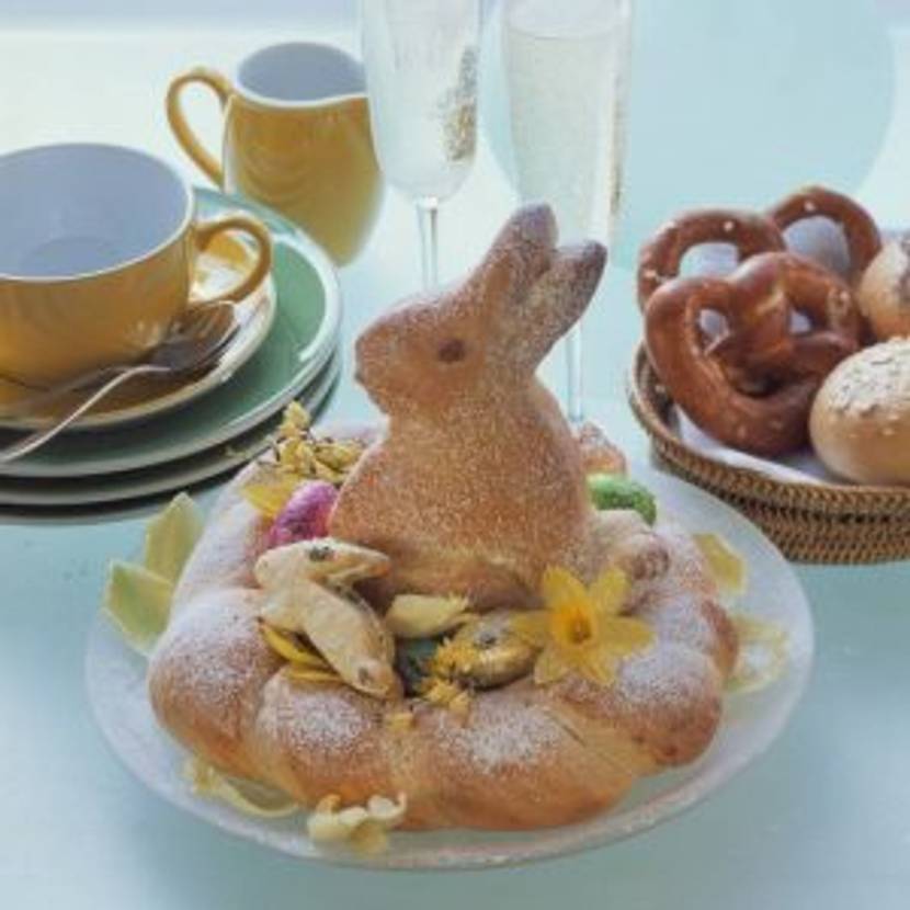 Osterkranz mit Hase aus Hefeteig