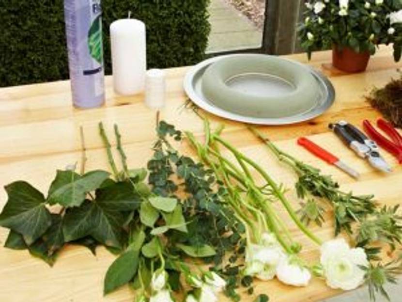 Material für den Blumenkranz mit Azaleen