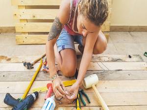 Hobby-Heimwerkerin am Werk