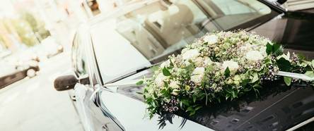 Hochzeitsdeko selber machen: Von der Einladung bis zum Autoschmuck
