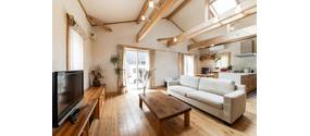 Holz und Farben kombinieren: 4 Tipps zur Einrichtung mit Holz