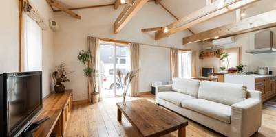 Holz und Farben kombinieren: 4 Tipps zur Einrichtung mit Holz