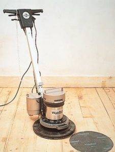 holzdielen-abschleifen-poliermaschine