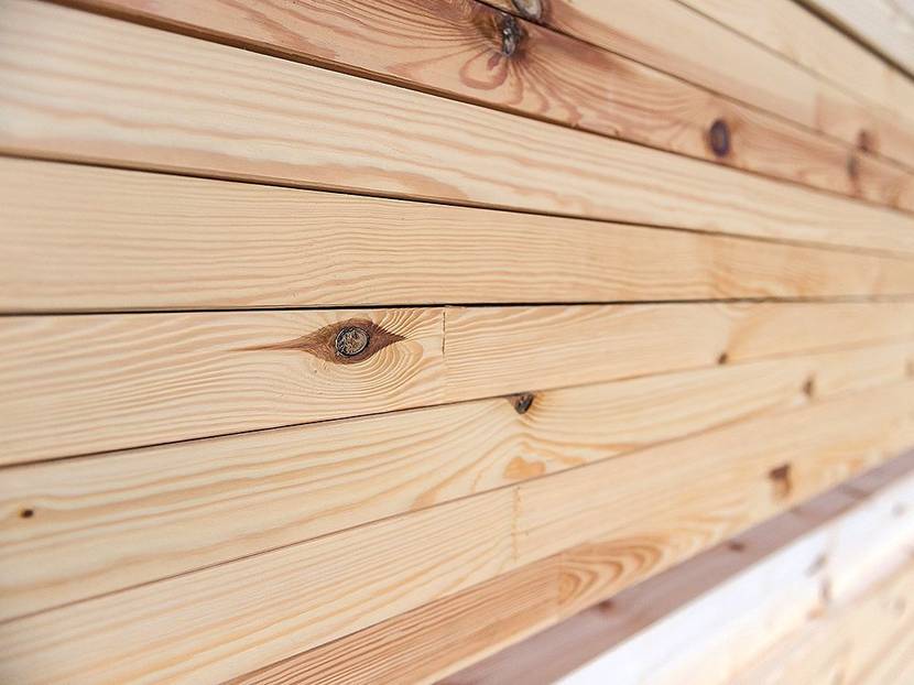 Holzverschalung ergänzt die Holzständerbauweise