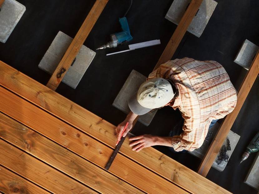 holzterrasse-selber-bauen-messen