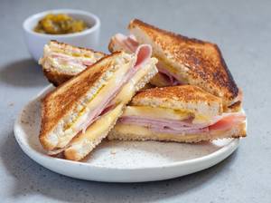 käse-schinken-sandwich-gegrillt