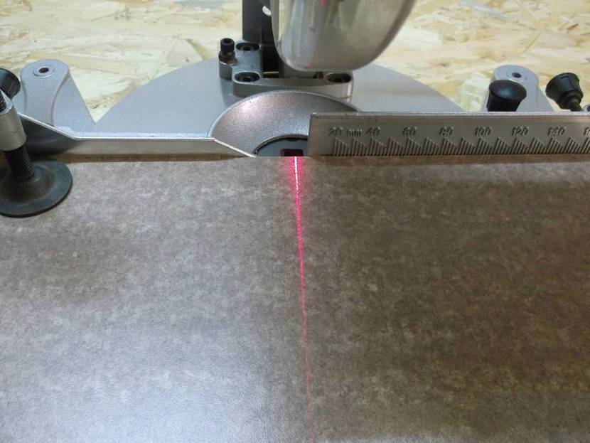 Kappsäge mit Lasertechnologie