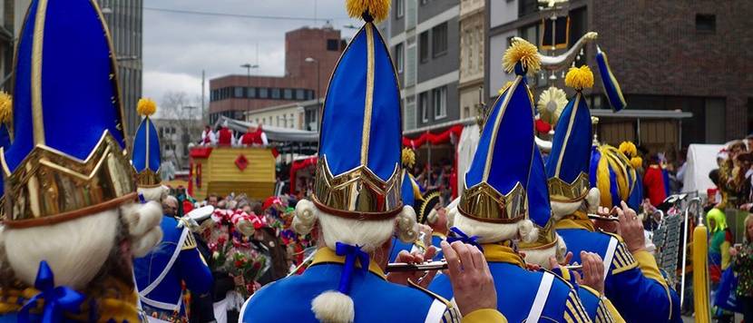 traditioneller karnevalsumzug