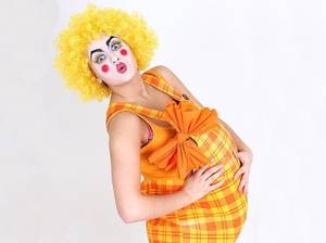 clown mit dickem Bauch - Kostüme für Schwangere