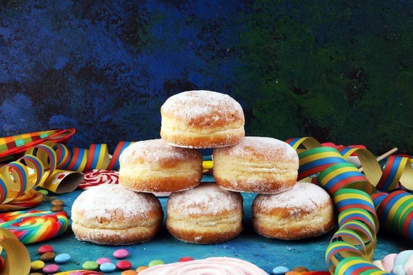 krapfen-mit-puderzucker