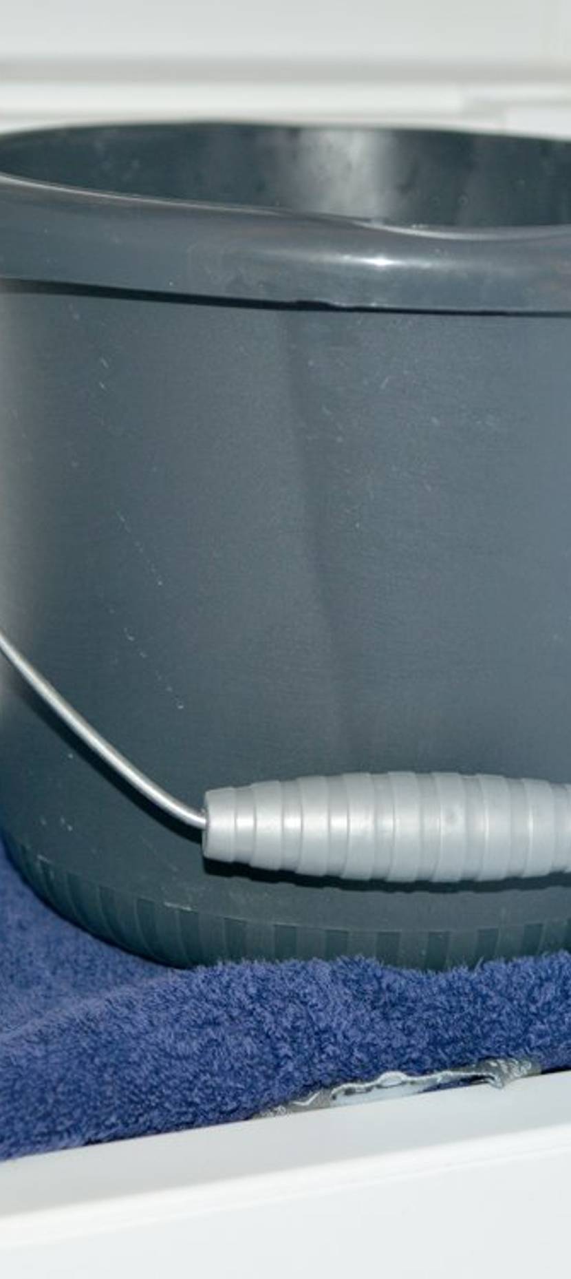 Effektiv ist ein Eimer heißes Wasser wenn Sei den Kühlschrank abtauen