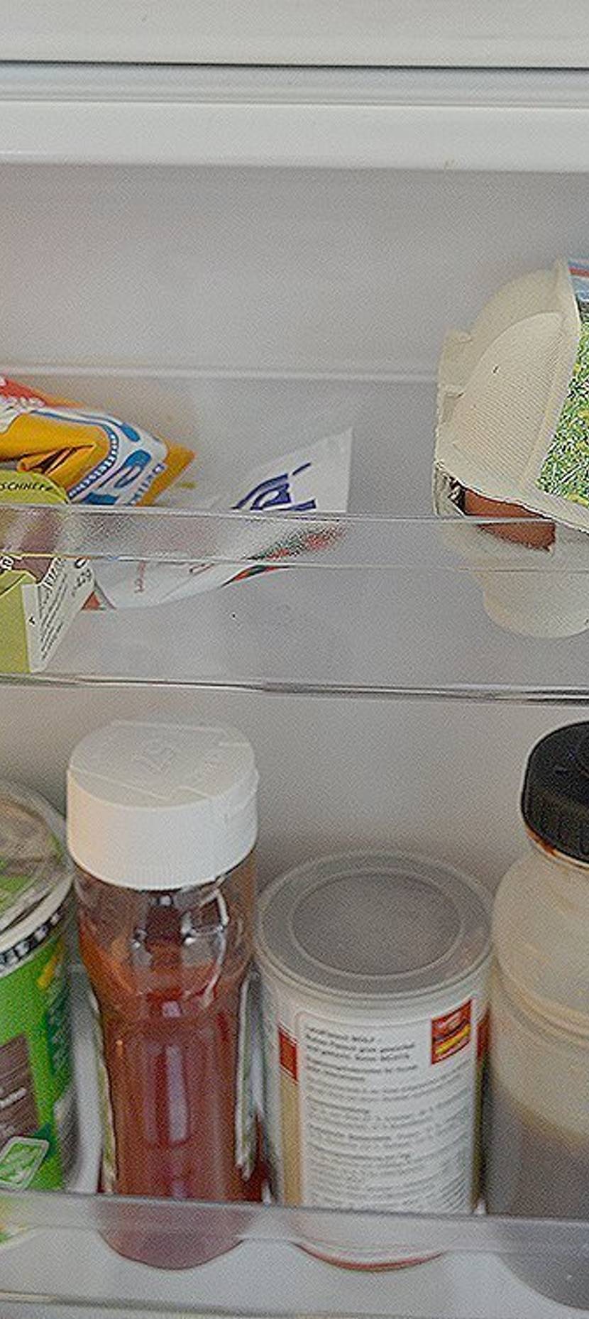 In der Kühlschranktür ist Platz für Eier und viele Kleinigkeiten.