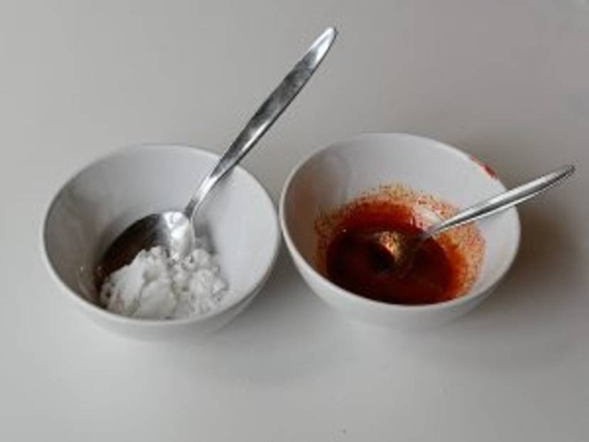 kunstblut-selber-machen-mehl-lebensmittelfarbe-zuckerkulör