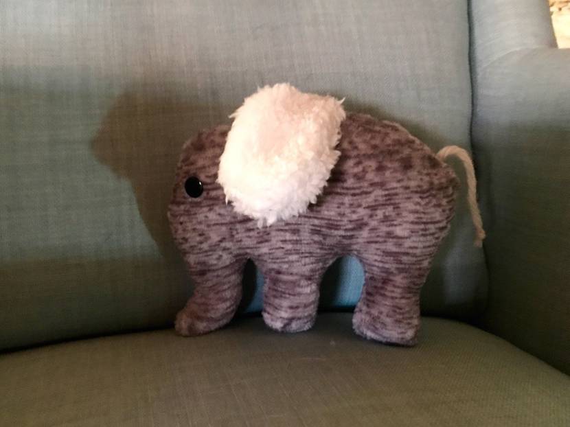 Fertig ist der selbst gebastelte DIY-Elefant.