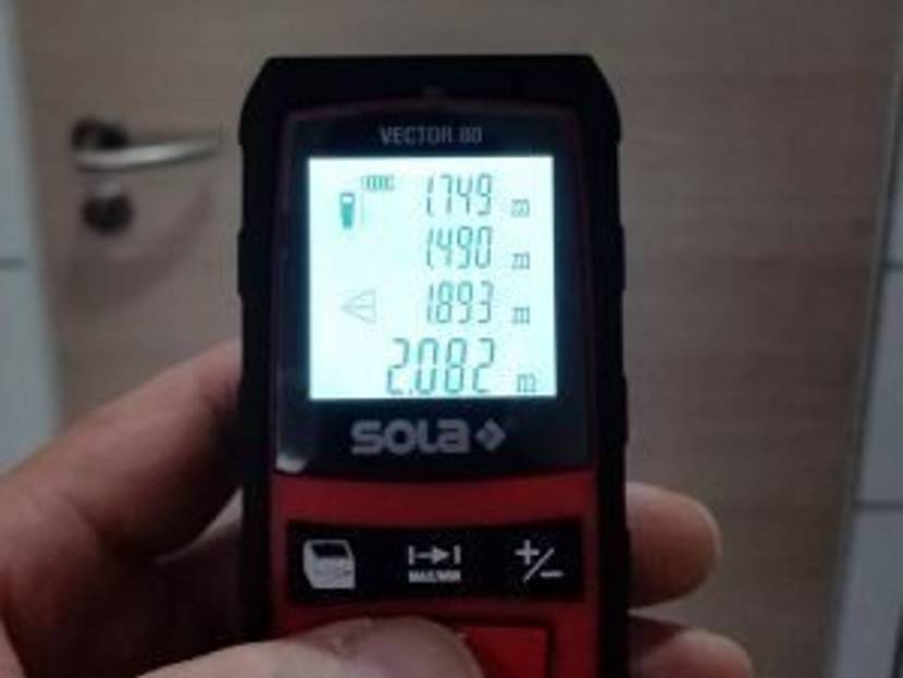 laser-entfernungsmesser-messung-tuer