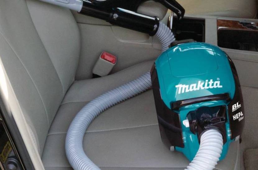 makita-akku-staubsauger im auto