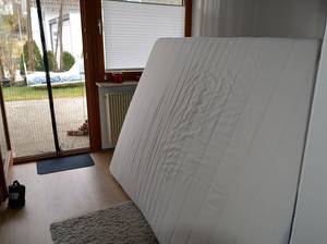 matratze-reinigen-aufstellen-zum-lueften