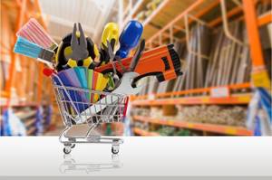 mini einkaufswagen im Baumarkt