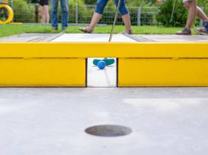 minigolfbahn-bauen-hindernis