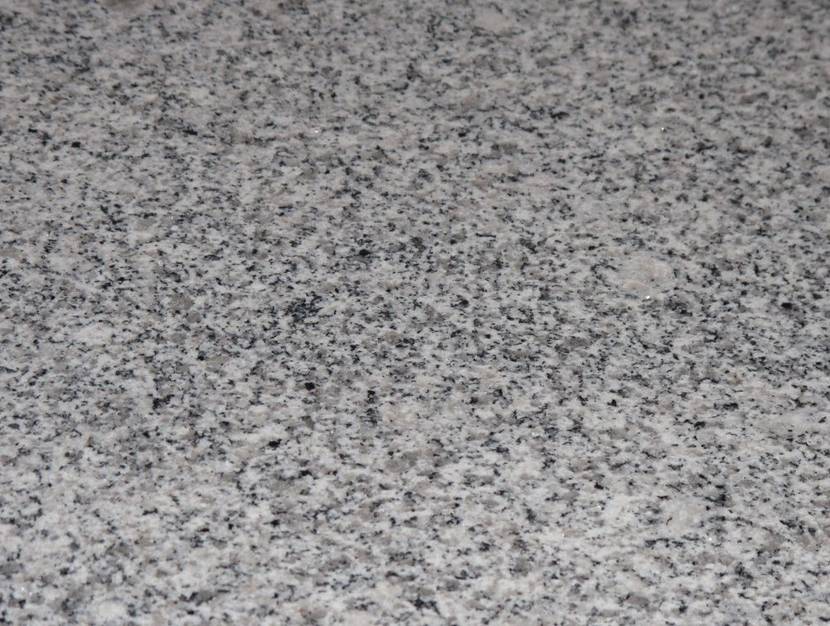 natursteinboden-grauer-granit