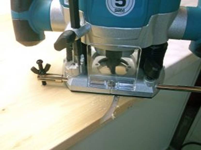 Oberfräse mit Fräszirkel Test