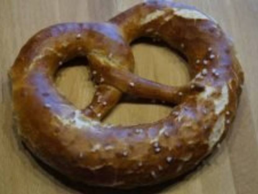 oktoberfest essen brezel gebacken