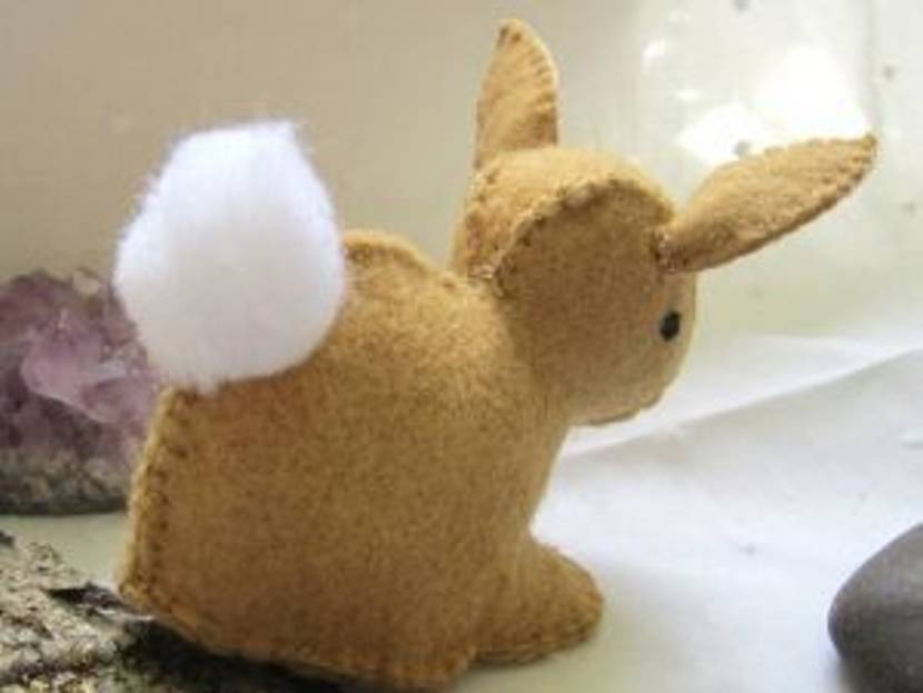 osterhasen-basteln-hase-aus-filz-wattebausch