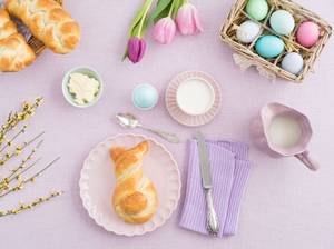 Osterdeko mit Tulpen
