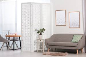 weißer paravent in wohnzimmer