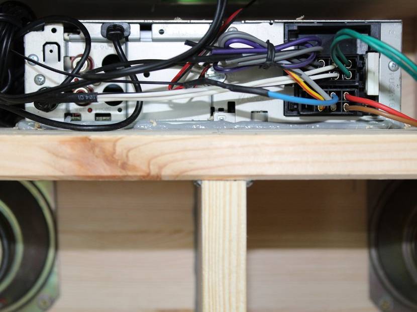 partybox-selber-bauen-restliche-anschluesse-isolieren