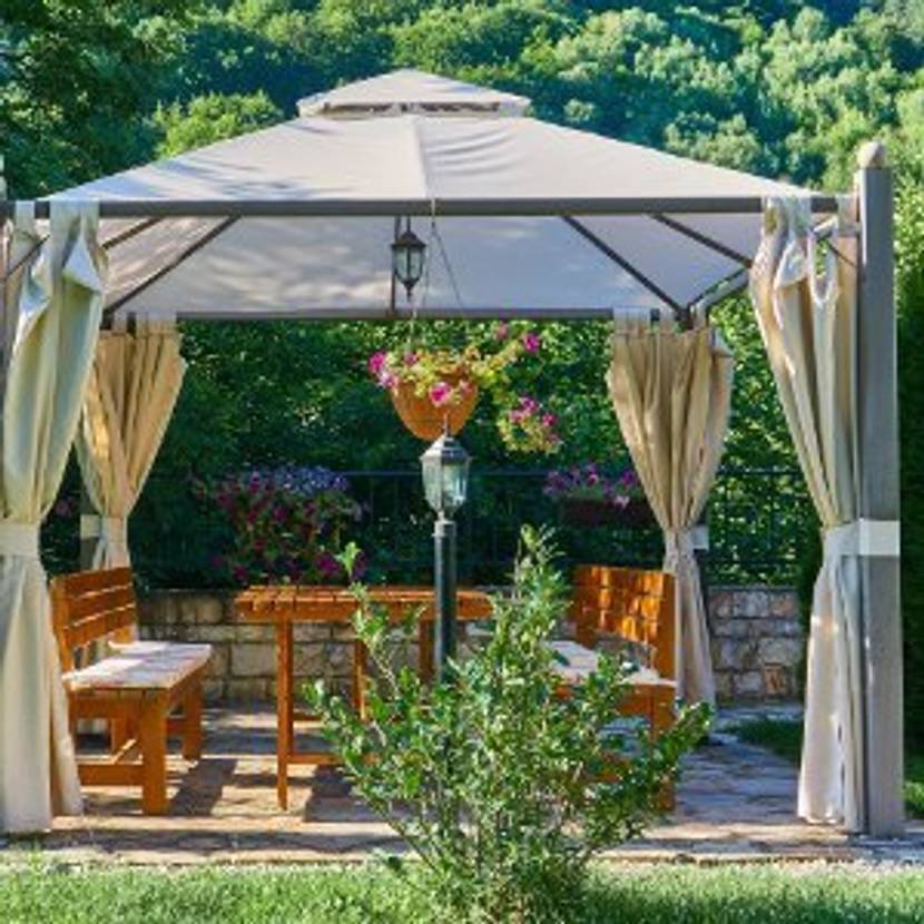 Pavillon im Garten.