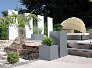 pflanzkuebel-aus-kunststoff-struktur